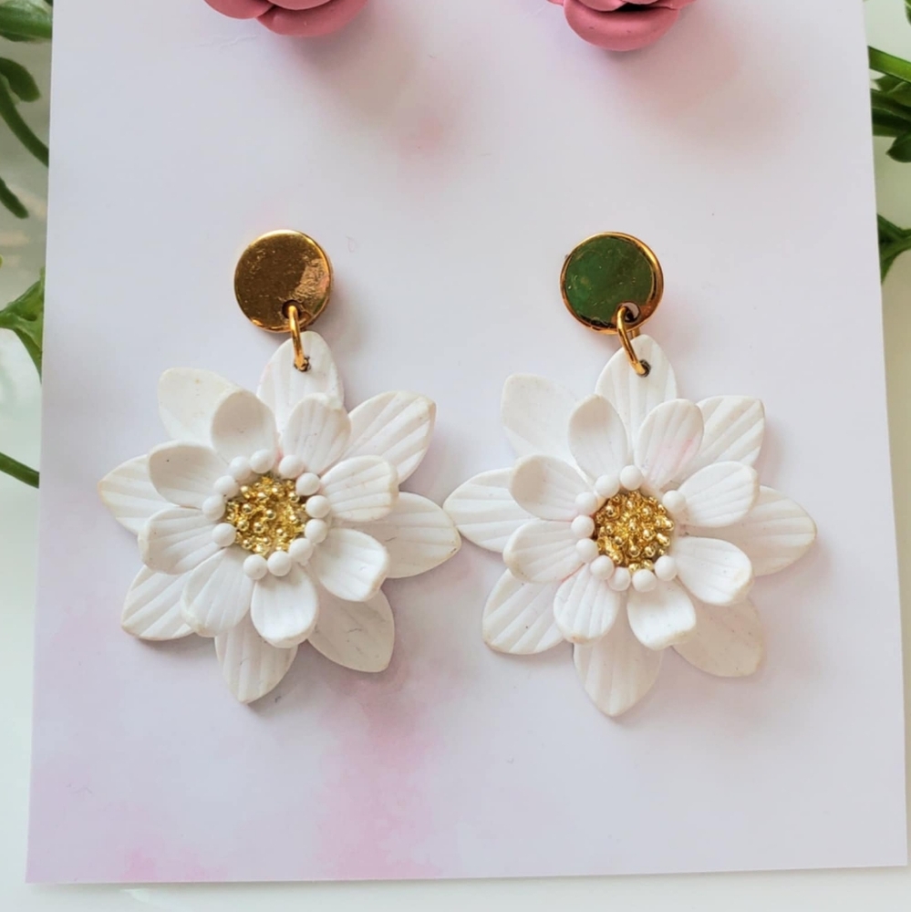 Earrings Floral White Clay 3d